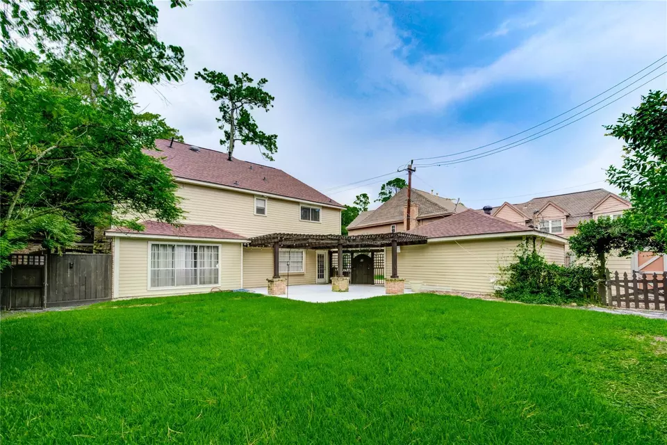Exterior - 5307 Boyce Springs Dr, Houston, TX 77066 photo 3 of 7