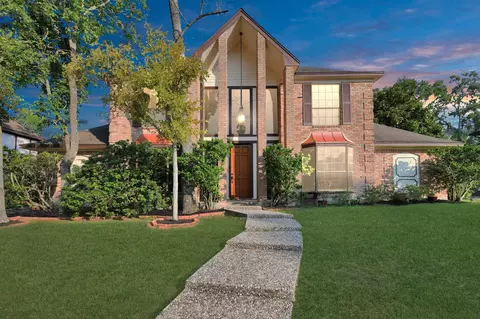 15811 Brook Forest Dr, Houston, TX 77059