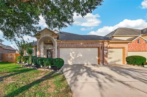 946 Maresca Ln, League City, TX 77573