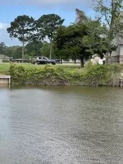 7 Peninsula Pt, Huntsville, TX 77340