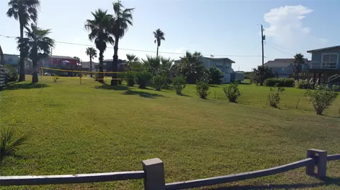 4210 Vista Rd, Galveston, TX 77554