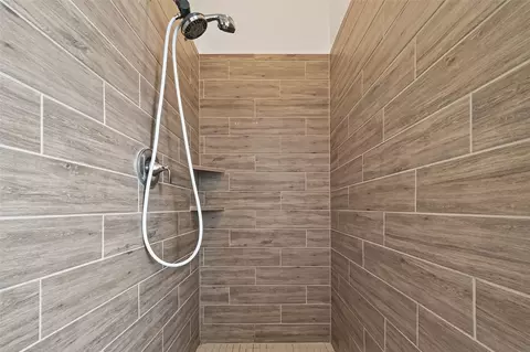 Bath - 3631 Springview Dr, Rosenberg, TX 77469 photo 6 of 9
