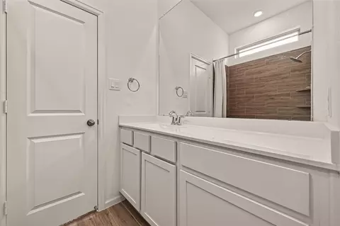Bath - 3631 Springview Dr, Rosenberg, TX 77469 photo 3 of 9