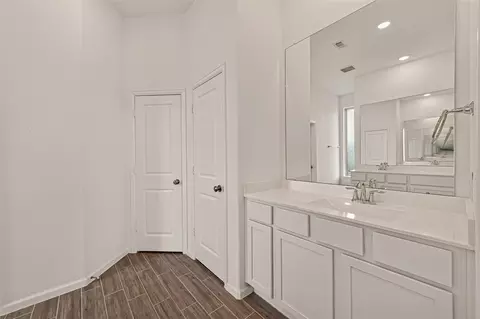 Bath - 3631 Springview Dr, Rosenberg, TX 77469 photo 5 of 9