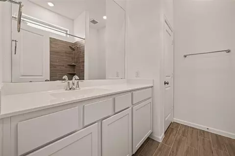 Bath - 3631 Springview Dr, Rosenberg, TX 77469 photo 4 of 9