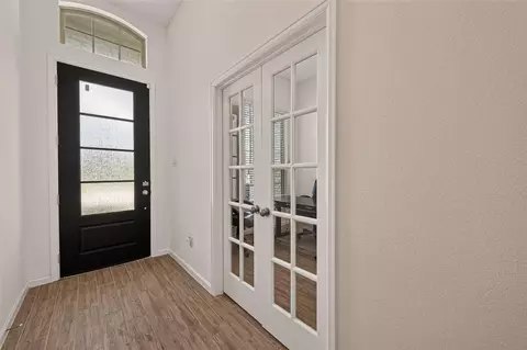 Entry Way - 3631 Springview Dr, Rosenberg, TX 77469 photo 2 of 4
