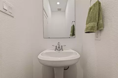 Bath - 3631 Springview Dr, Rosenberg, TX 77469 photo 1 of 9