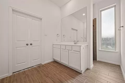 Bath - 3631 Springview Dr, Rosenberg, TX 77469 photo 2 of 9