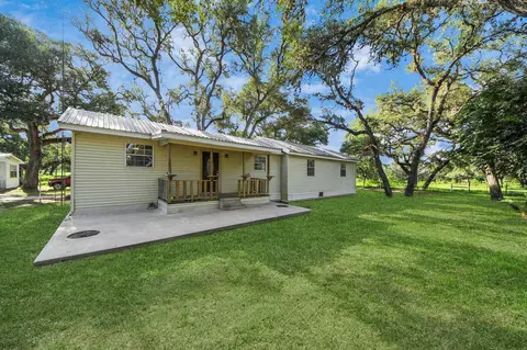 1047 Old Varley Ln, Weimar, TX 78962