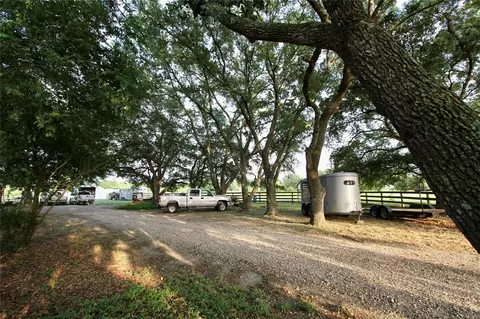 Exterior - 20510 Kickapoo Rd, Waller, TX 77484 photo 3 of 11
