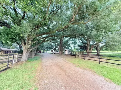 Exterior - 20510 Kickapoo Rd, Waller, TX 77484 photo 2 of 11