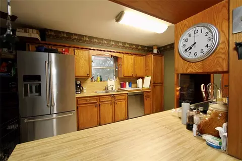 Kitchen - 20510 Kickapoo Rd, Waller, TX 77484 photo 1 of 2