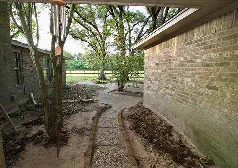 Exterior - 20510 Kickapoo Rd, Waller, TX 77484 photo 6 of 11