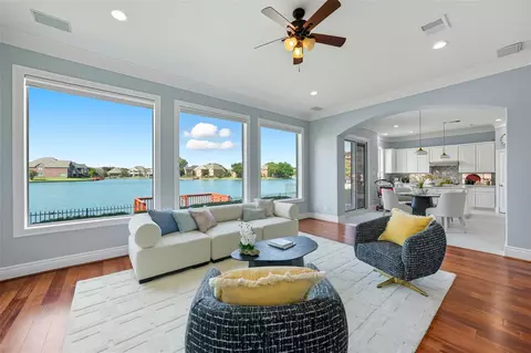 5934 Stratford Gardens Dr, Sugar Land, TX 77479