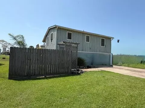 16535 Jamaica Inn Rd, Jamaica Beach, TX 77554