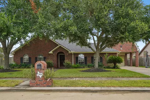 2526 Purple Horse Dr, League City, TX 77573