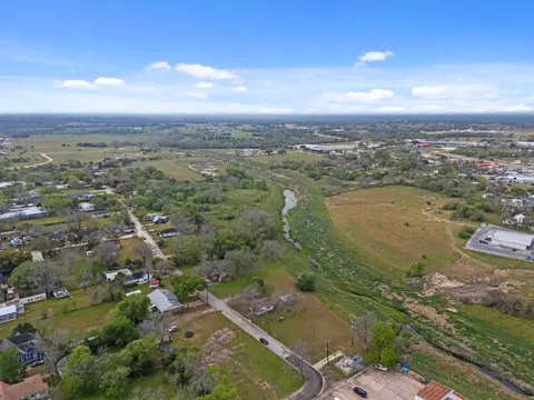 104 Kessler St, Hallettsville, TX 77964
