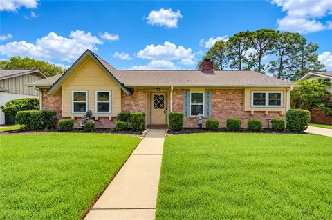 11403 Brook Meadows Ln, Meadows Place, TX 77477