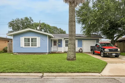 6605 Fairway Dr, Galveston, TX 77551