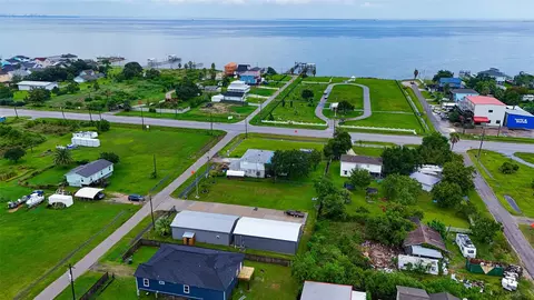 215 22nd St, Dickinson, TX 77539