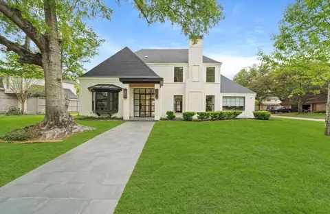 819 Silvergate Dr, Houston, TX 77079