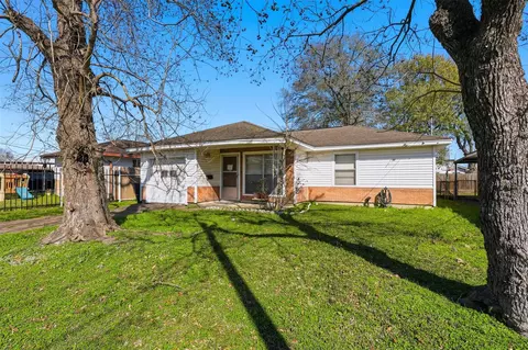 5707 Waltrip St, Houston, TX 77087