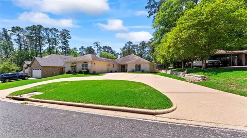621 Hillcrest Dr, Huntsville, TX 77340