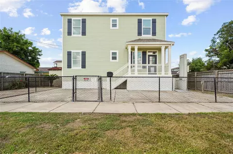 1713 54th St, Galveston, TX 77551