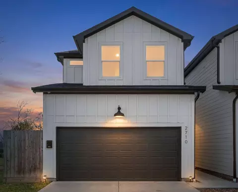 2710 Noble St, Houston, TX 77026