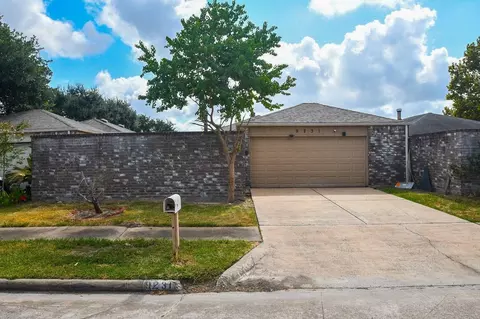 9231 Homeland Dr, Houston, TX 77083