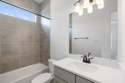 12139 Canal View Blvd, Mont Belvieu, TX 77580