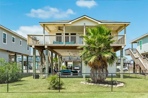 23171 Fresca St, Galveston, TX 77554