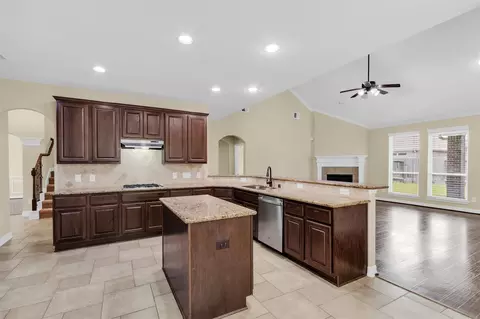 Kitchen - 25314 Pineglen Terrace Dr, Spring, TX 77389 photo 4 of 5