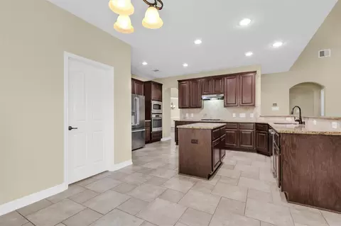 Kitchen - 25314 Pineglen Terrace Dr, Spring, TX 77389 photo 5 of 5