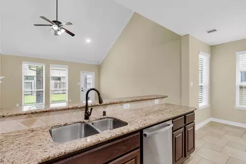 Kitchen - 25314 Pineglen Terrace Dr, Spring, TX 77389 photo 3 of 5