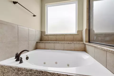 Bath - 25314 Pineglen Terrace Dr, Spring, TX 77389 photo 4 of 7