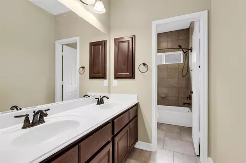 Bath - 25314 Pineglen Terrace Dr, Spring, TX 77389 photo 5 of 7