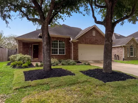 11810 White Water Bay Dr, Pearland, TX 77584