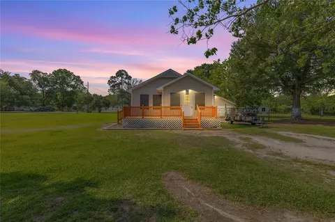 604 Lee Ave, Anahuac, TX 77514