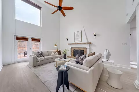 516 S Post Oak Ln #18, Houston, TX 77056