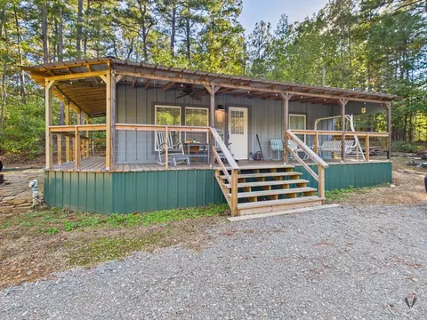 1068 Holiday Harbor Dr, Jefferson, TX 75657