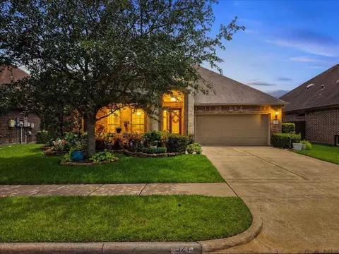 521 East Frk, Webster, TX 77598
