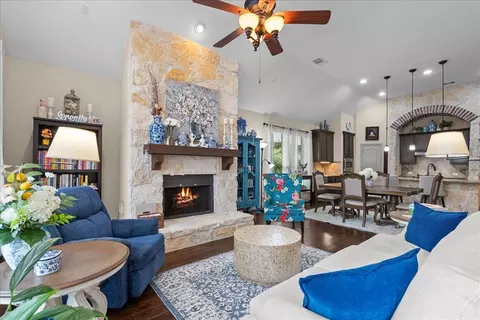 Living - 521 E Frk, Webster, TX 77598 photo 3 of 5
