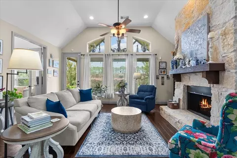 Living - 521 E Frk, Webster, TX 77598 photo 2 of 5