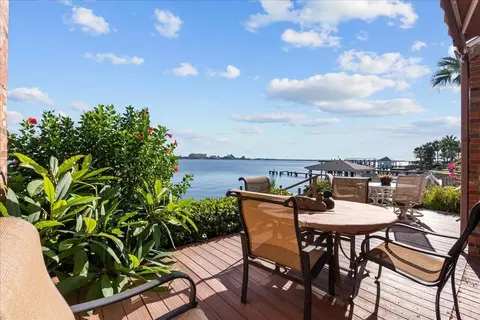 7105 Broadway St, Galveston, TX 77554