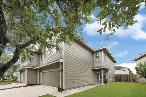 6215 Stoney Creek Dr, Pasadena, TX 77503