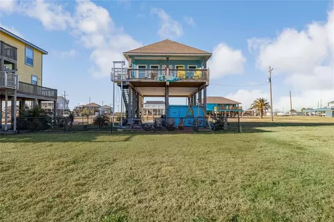 110 Verdia Dr, Crystal Beach, TX 77650