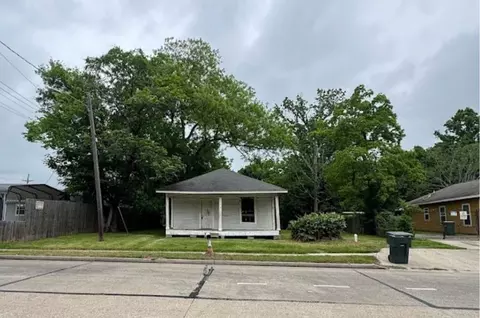 2392 Delaware St, Beaumont, TX 77703