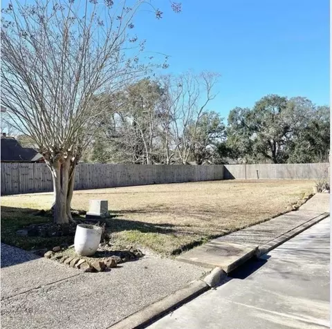 6 Regency Pl, Orange, TX 77630