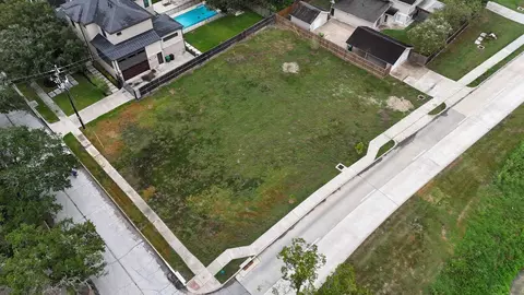 5031 Braesvalley Dr, Houston, TX 77096
